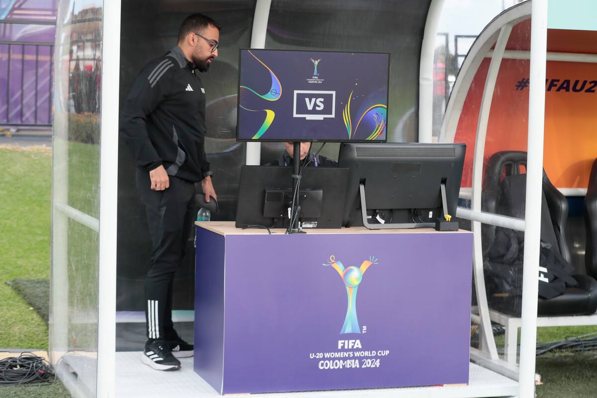 Sistema de revisión de video (FSV) en un partido del grupo D de la Copa Mundial Femenina sub-20. //EFE