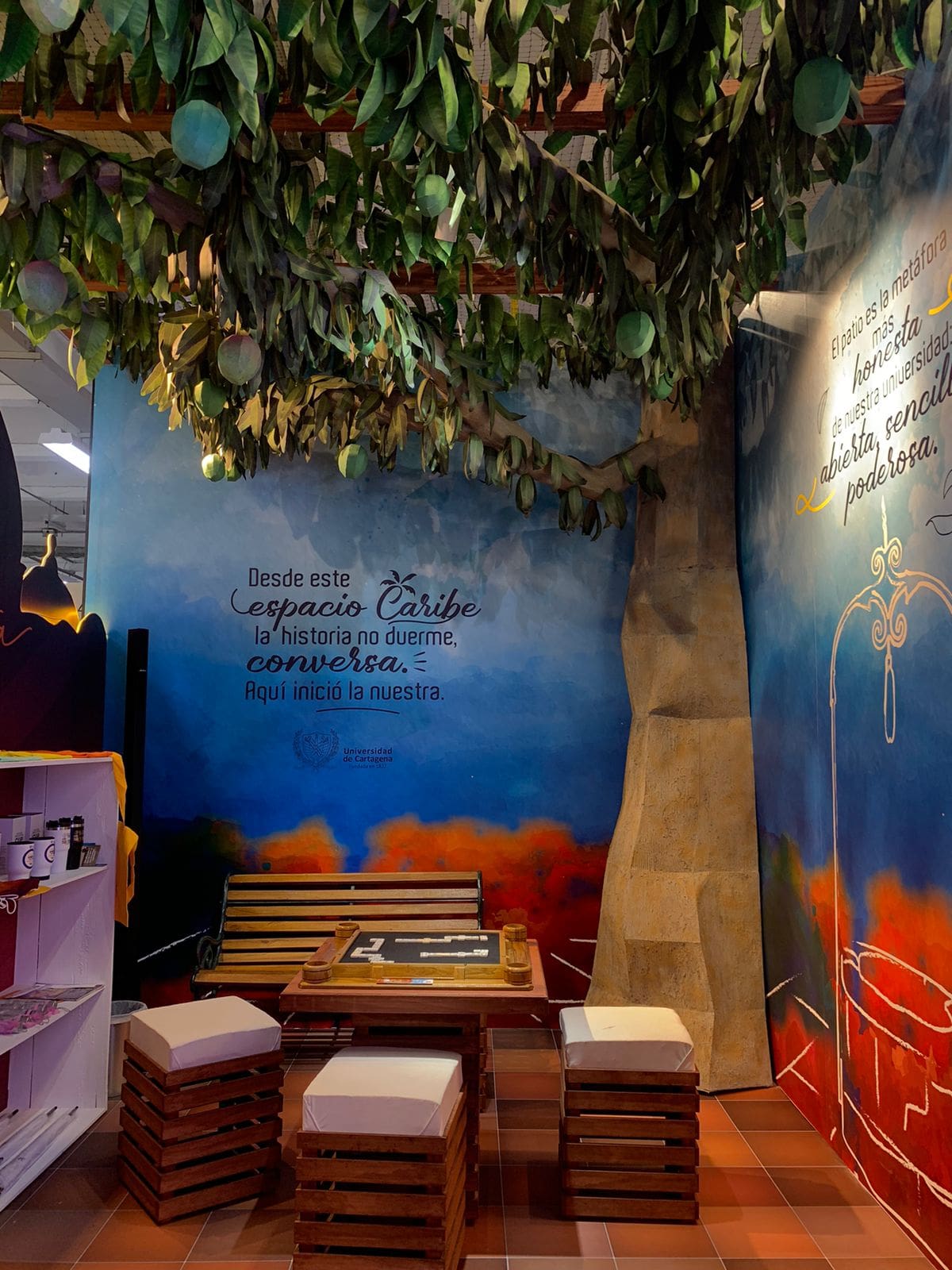 El stand de la Universidad de Cartagena estuvo inspirado en el Caribe colombiano. //Foto: El Universal.