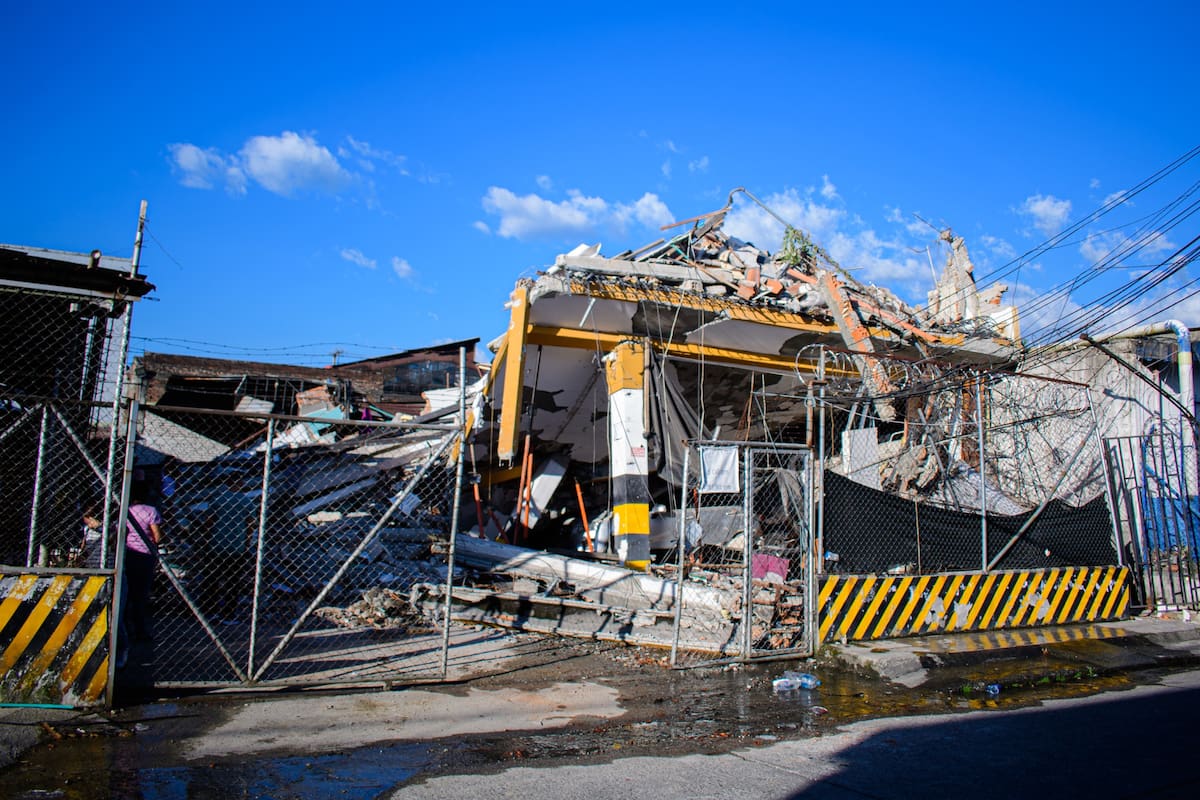 Futbolista bolivarense sufre severas lesiones al evacuar su vivienda por el terremoto