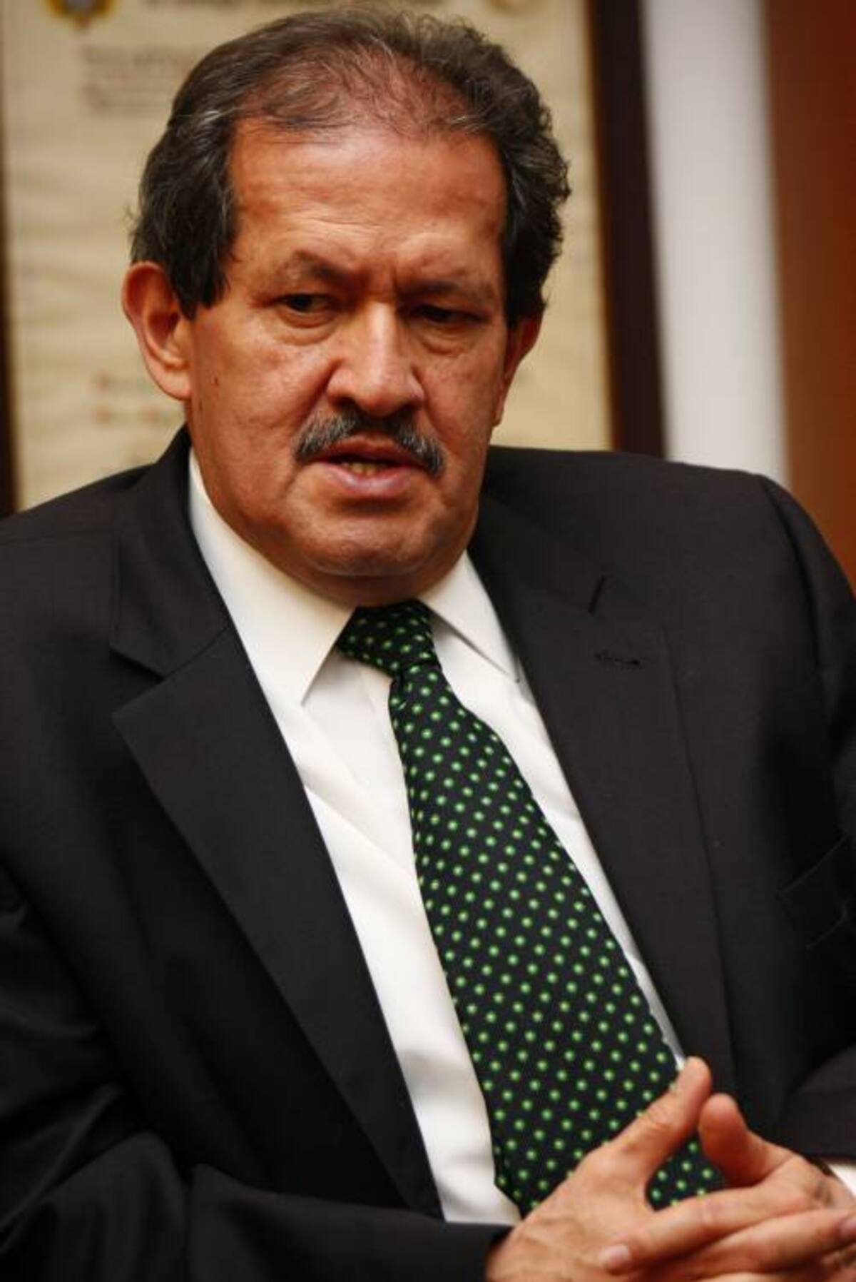 El 22 de octubre de 2012, Angelino Garzón, el vicepresidente de Colombia, reveló que le fue detectado un tumor canceroso en la próstata que está siendo tratado con sesiones de radioterapia.