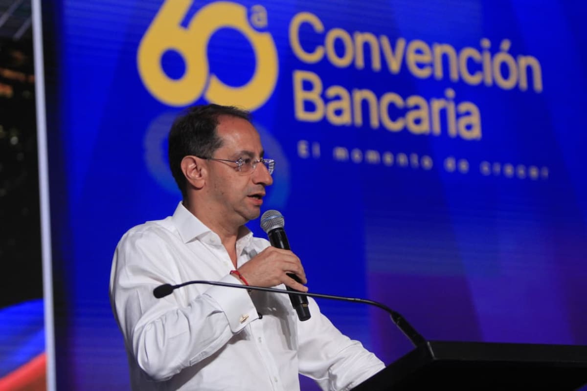 El vicepresidente José Manuel Restrepo en su intervención en Asobancario, en Cartagena. // Foto: Óscar Díaz - El UNiversal