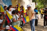 Inicia pavimentación de calle principal de El Zapatero tras promesa de Dumek Turbay