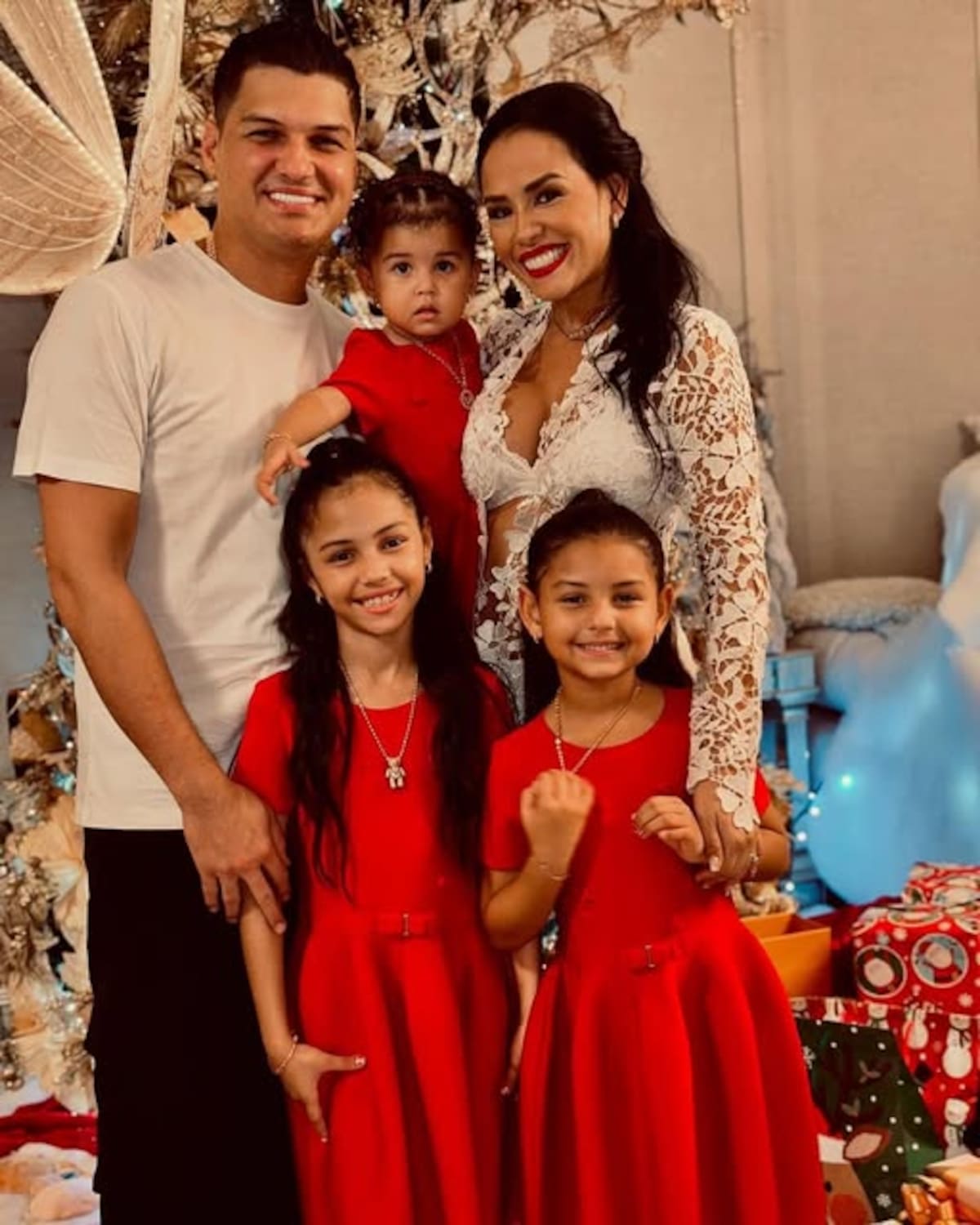 Élder Dayan y Mile Robayo junto a sus hijos. //Foto: IG @elderdayanoficial.