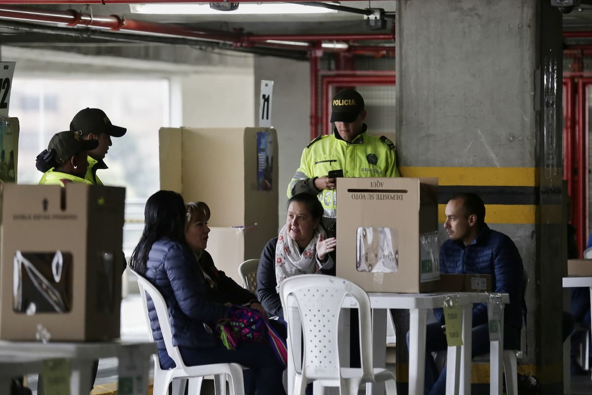 ¿Qué pasa si un jurado no asiste a las elecciones juveniles?
