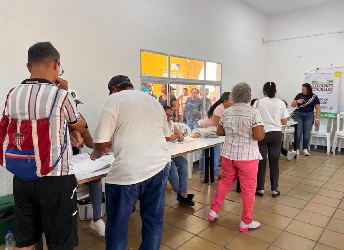 Miembros de la Oficina de Participación Ciudadana del Distrito hicieron presencia en cada punto de votación en Barranquilla para acompañar a los tribunales de garantías y verificar el adecuado desarrollo del proceso.//Cortesía Alcaldía de Barranquilla.