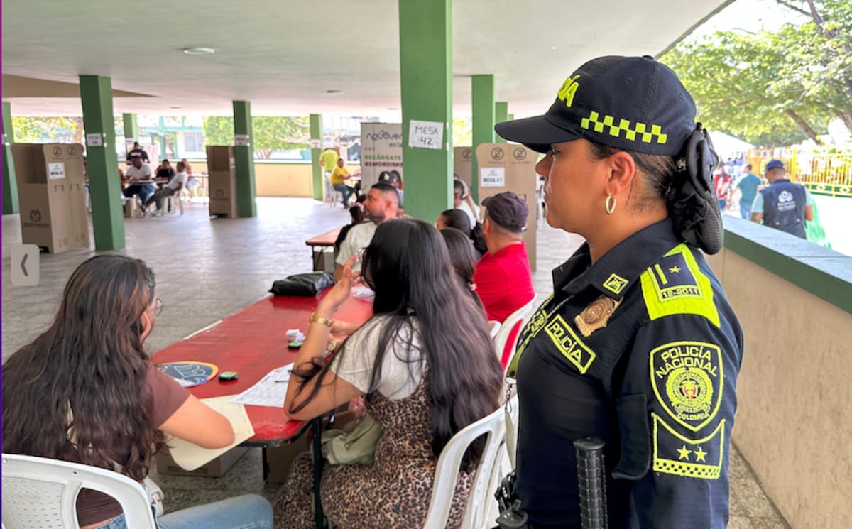 Hombres y mujeres de la Policía Metropolitana de Barranquilla estarán vigilantes en los diferentes puestos de votación que se han dispuesto por parte de la Registraduría Nacional del Estado Civil.//Cortesía Policía Mebar.