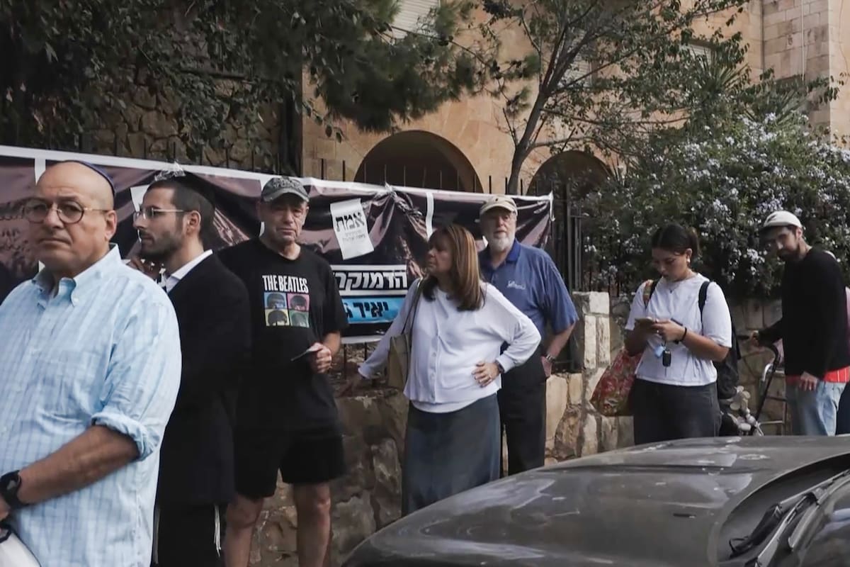 Ciudadanos israelíes hacen fila para ejercer su derecho al voto en elecciones en ese país. // Foto: EFE/Magada Gibelli Sánchez.
