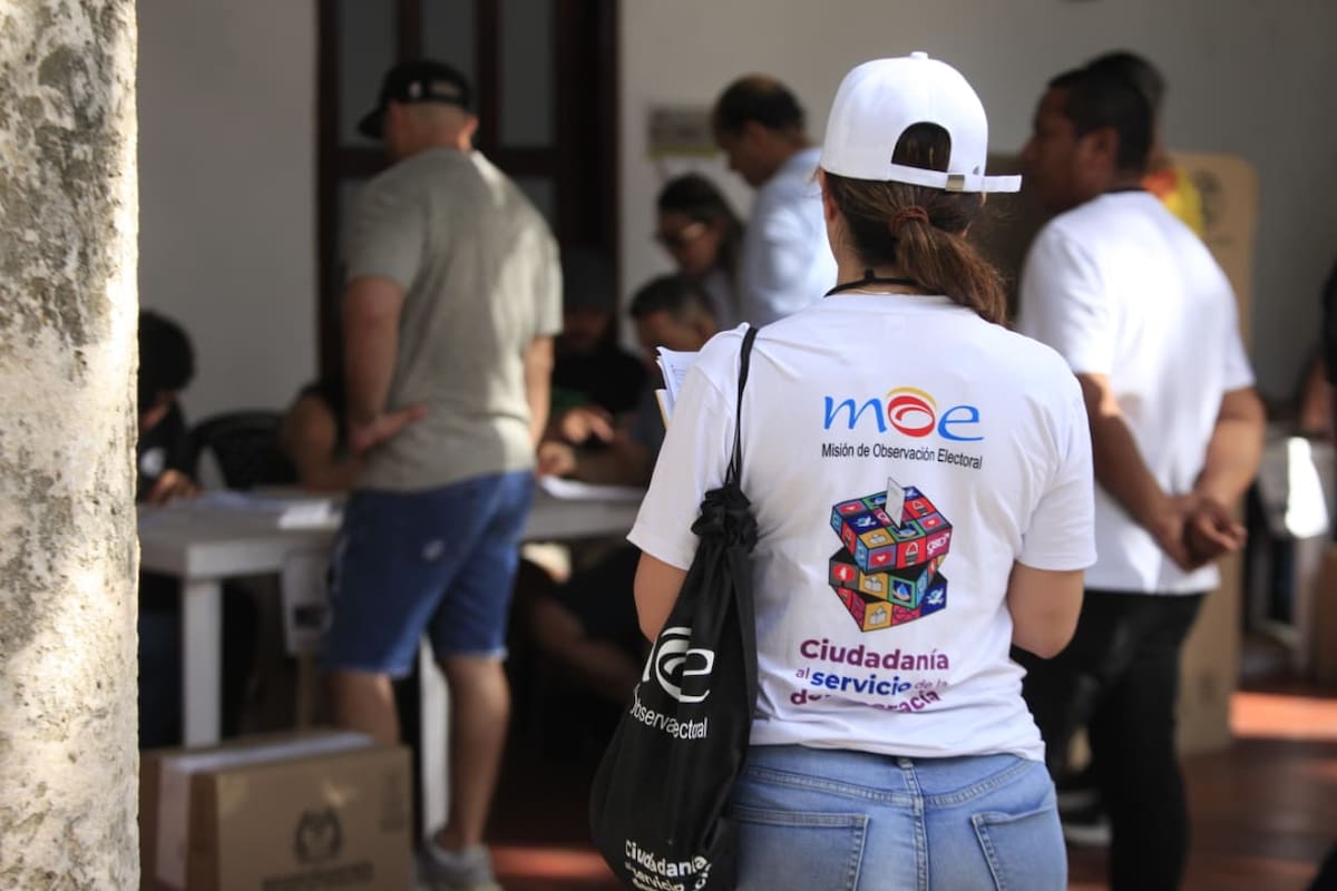 Puesto de votación de Bellas Artes en Cartagena. // Foto: Óscar Díaz - El Universal.