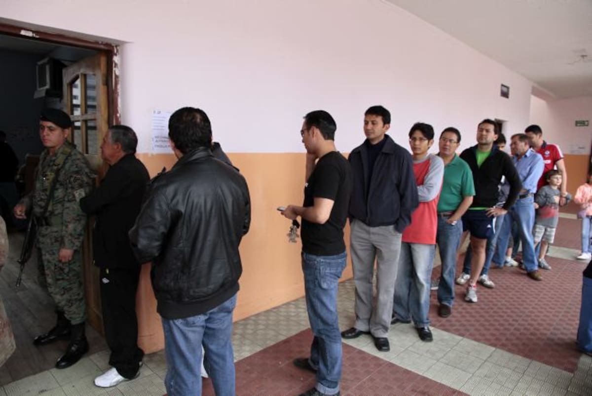 Termina elecciones en Ecuador AFP