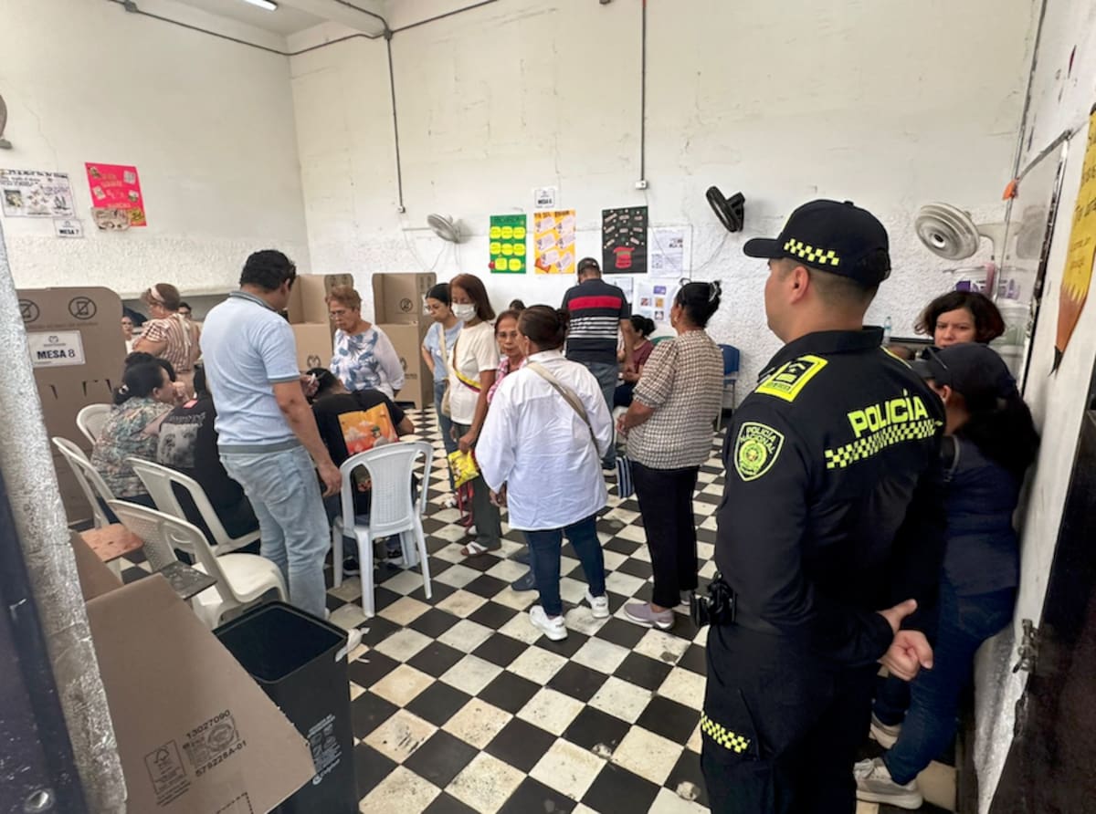 alvo algunos casos aislados, la Policía Metropolitana ha indicado que las elecciones presidenciales en el Barranquilla y el Atlántico transcurren normalmente.//Cortesía Policía Mebar.