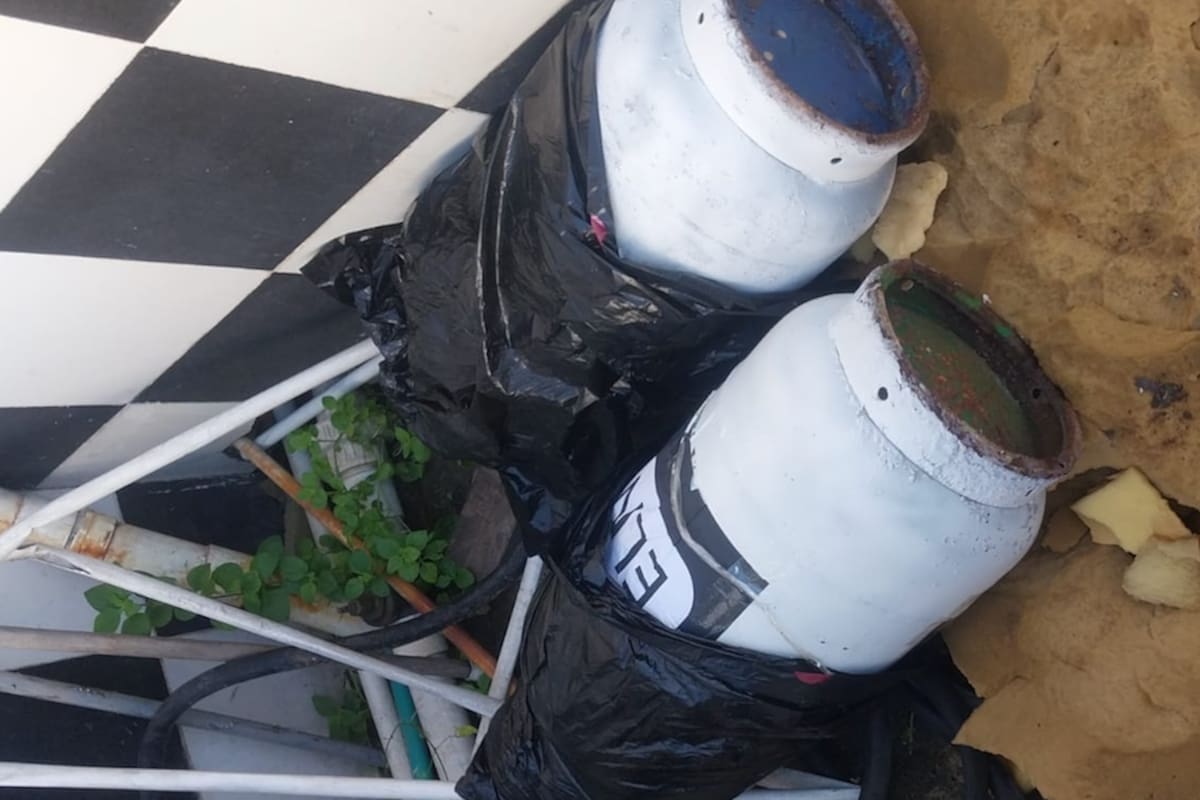 Autoridades ubicaron otros 2 cilindros de gas en Soledad, Atlántico, con insignias del ELN