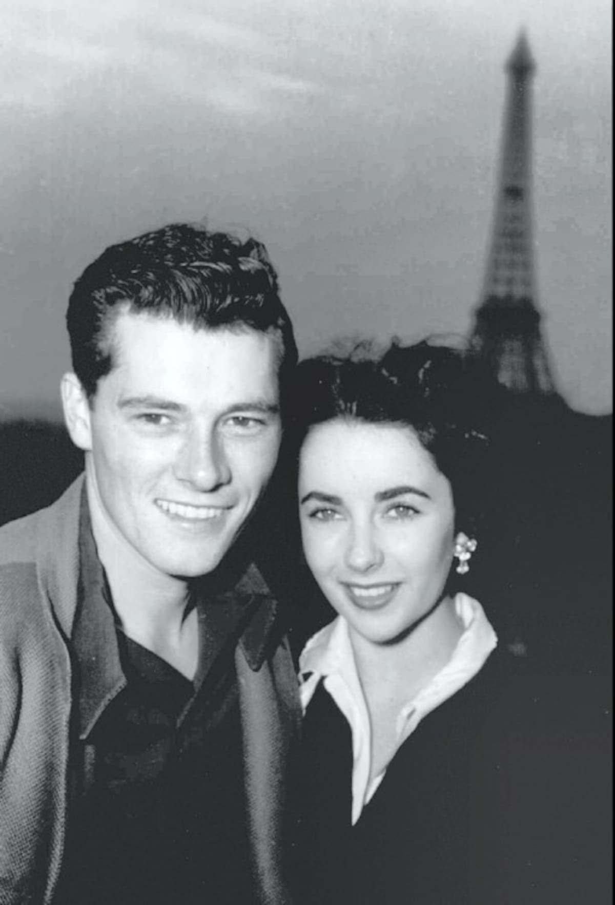 Elizabeth Taylor con Nick Hilton. AP