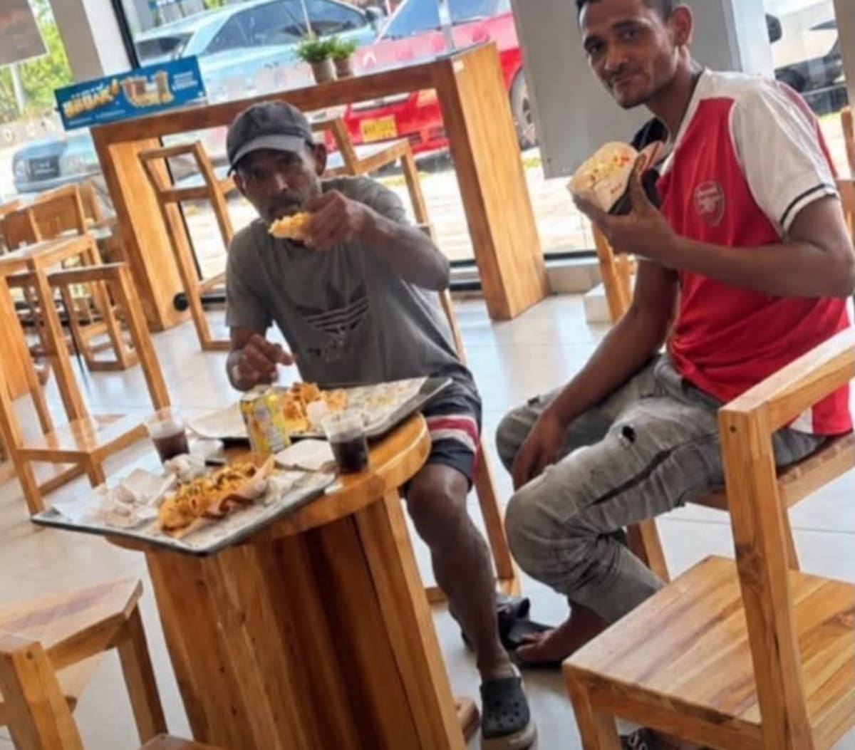Ellos eran Raulito y Simón, los dos amigos que murieron al chocar su motocicleta contra un furgón en la vía que comunica a Chorrera con Juan de Acosta//Cortesía Red de Cooperantes.