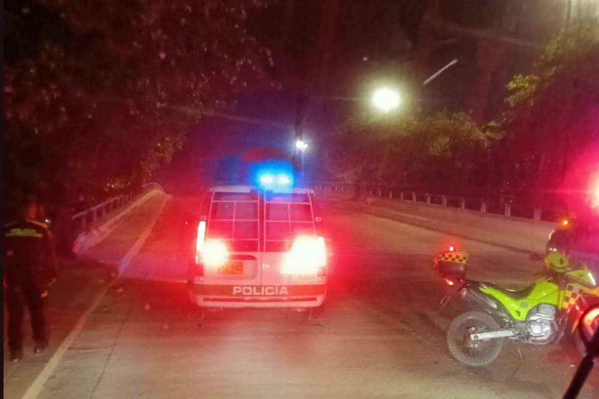 Analizan videos para identificar a quienes colocaron bandera del ELN en puente de Barranquilla