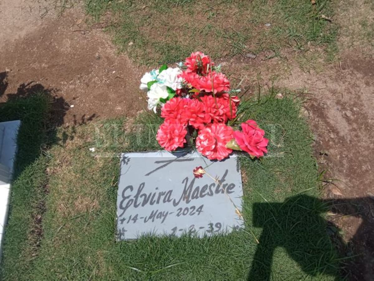 Así se ve la lápida sobre la que reposa el nombre de Elvira Maestre. //Foto: El Universal.