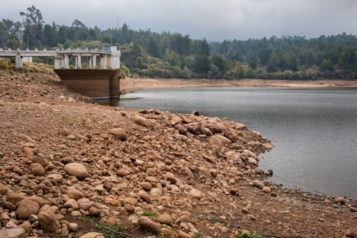 Embalses a menos del 50% de capacidad; térmicas generan más energía