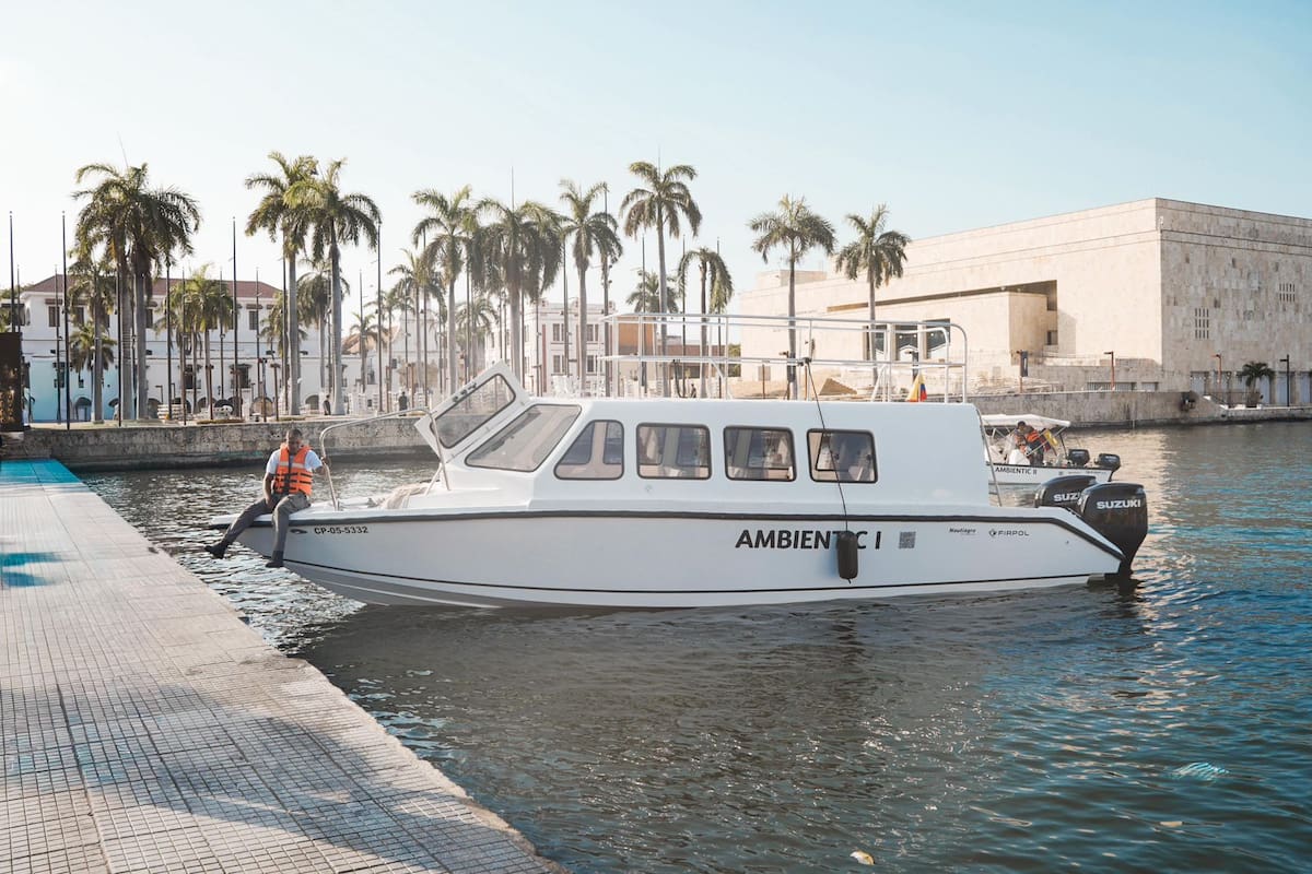 res embarcaciones especializadas, monitoreo con drones y tecnología de reporte ciudadano fortalecerán la protección de la Bahía de Cartagena, la Ciénaga de la Virgen y otros ecosistemas estratégicos. 24/7. // Foto: Cortesía - Cardique.