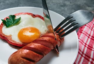 Salchichas y jamones: estos son los tipos de cáncer relacionados a su consumo