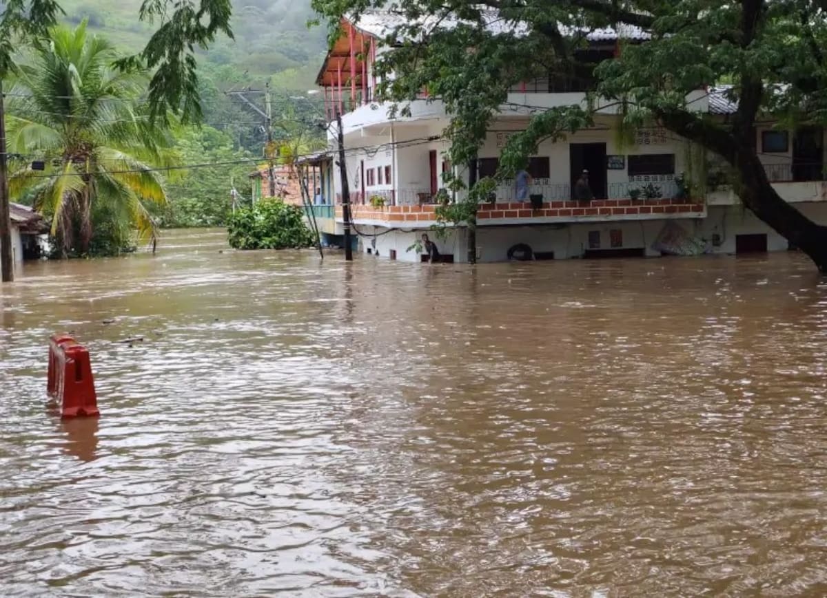 Debido a los pronósticos de lluvias en, los organismos de socorro pidieron a la ciudadanía mantener la precaución e ir a zonas seguras. // Foto: Vanguardia