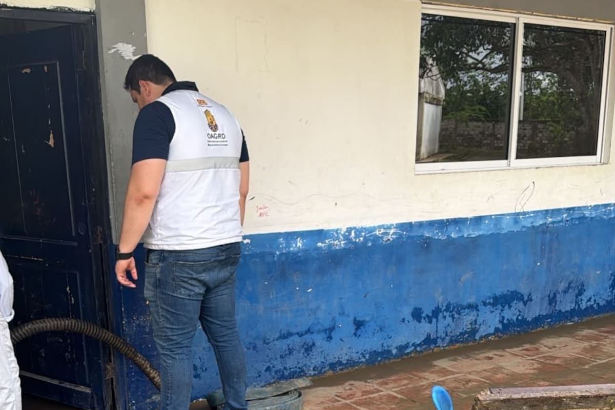 Alcaldía de Cartagena atiende emergencia por lluvias en colegio de Pontezuela