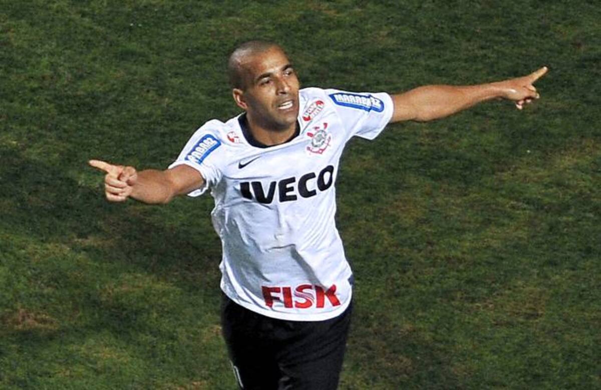 Emerson fue la gran figura del Corinthians al anotar los dos goles que le dan el título de campeón de América. AFP NELSON ALMEIDA
