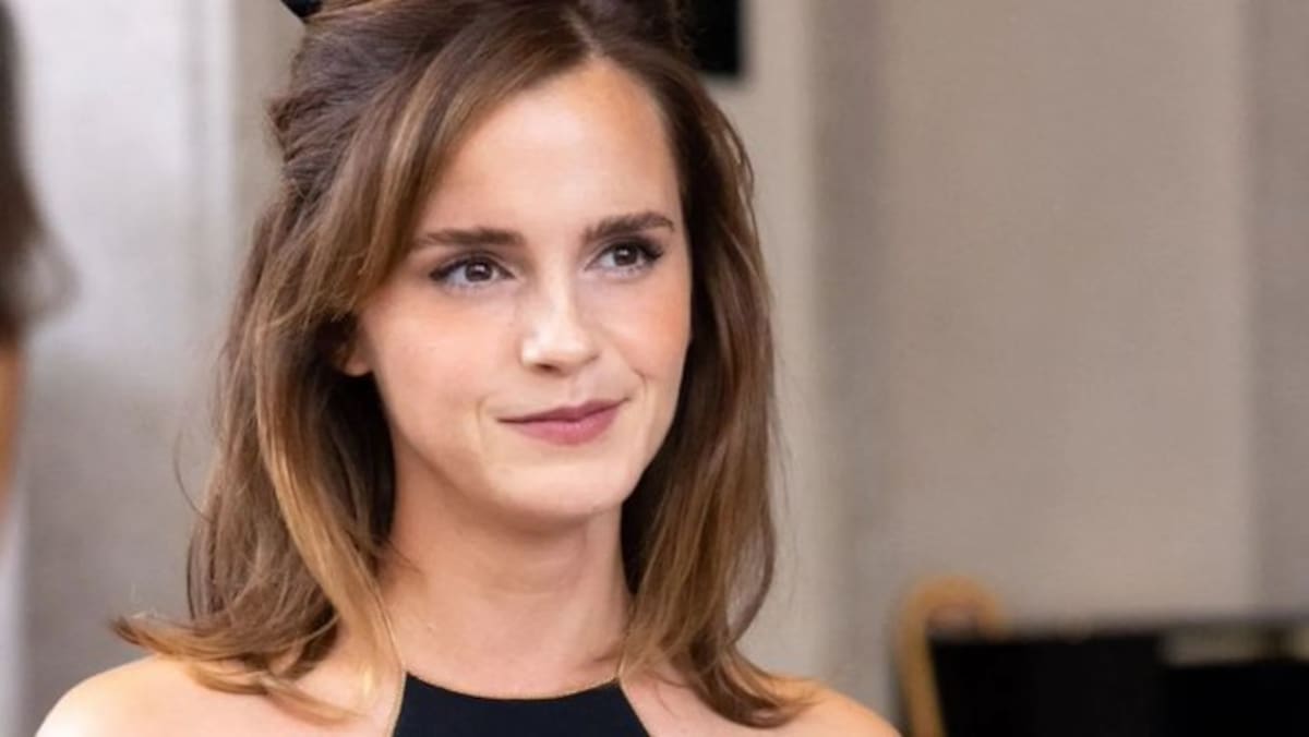 A Emma Watson se le ha prohibido conducir durante seis meses tras ser descubierta por exceso de velocidad. Watson condujo a 61 km/h en una zona de 48 km/h en Oxford la noche del 31 de julio del año pasado.