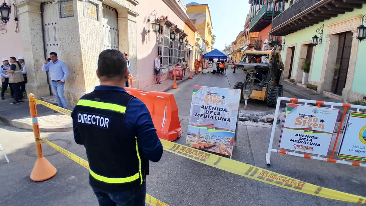 Empezaron las obras de reconstrucción de la calle de la Media Luna. // Foto: Julio Castaño - El Universal