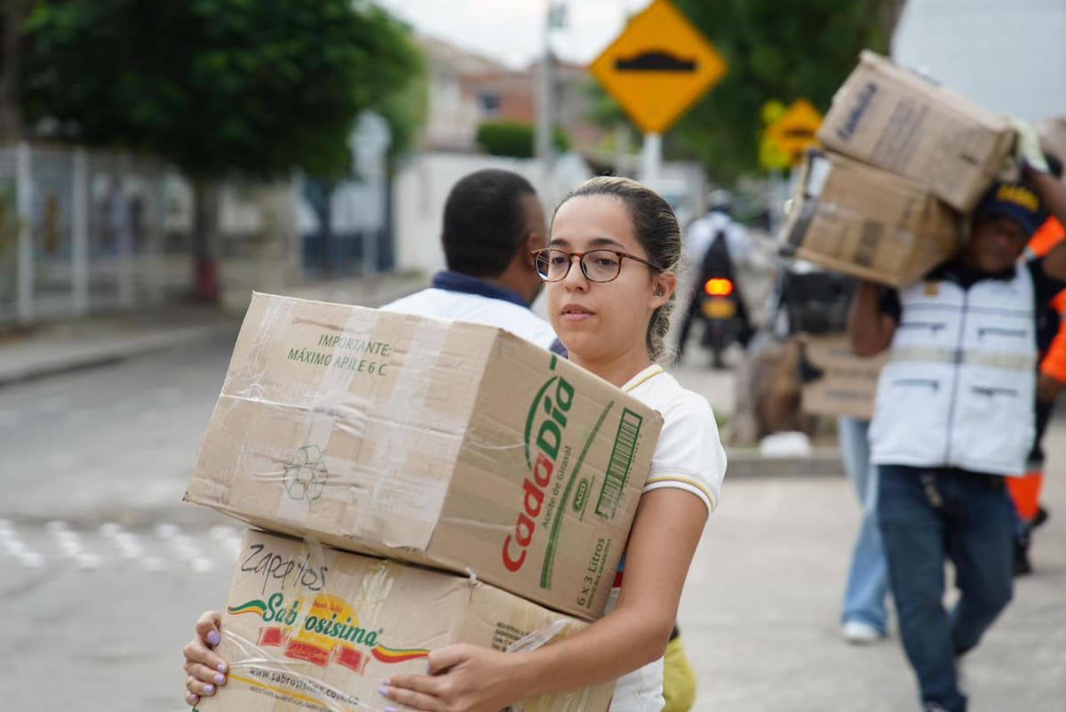 Empezó proceso de embarque de más de 40 toneladas de ayudas humanitarias para afectados por el doble terremoto en Venezuela. // Foto: cortesía - Distrito