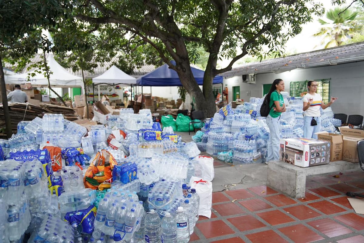 Empezó proceso de embarque de más de 40 toneladas de ayudas humanitarias para afectados por el doble terremoto en Venezuela. // Foto: cortesía - Distrito