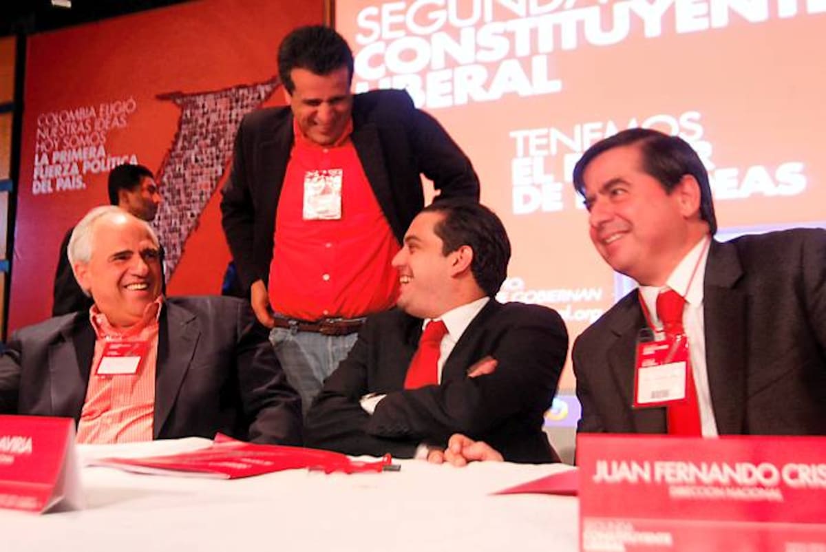 En el Auditorio de Corferias se lleva a cabo la constituyente liberal, en que participan miembros de la colectividad de todo el país. Entre los asistentes se encuentran: el expresidente Ernesto Samper, el senador Luis Fernando Velasco, el senador Simón Gaviria y el senador Juan Fernando Cristo. (Colprensa / Christian Castillo M).