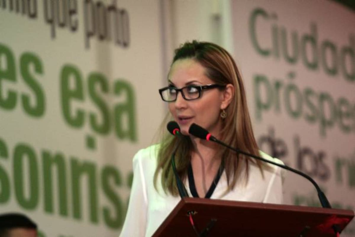 La periodista e investigadora Natalia Springer presentó el documento "Como corderos entre lobos", un informe que revela la situación actual del reclutamiento de niños en Colombia por parte de grupos armados ilegales. COLPRENSA