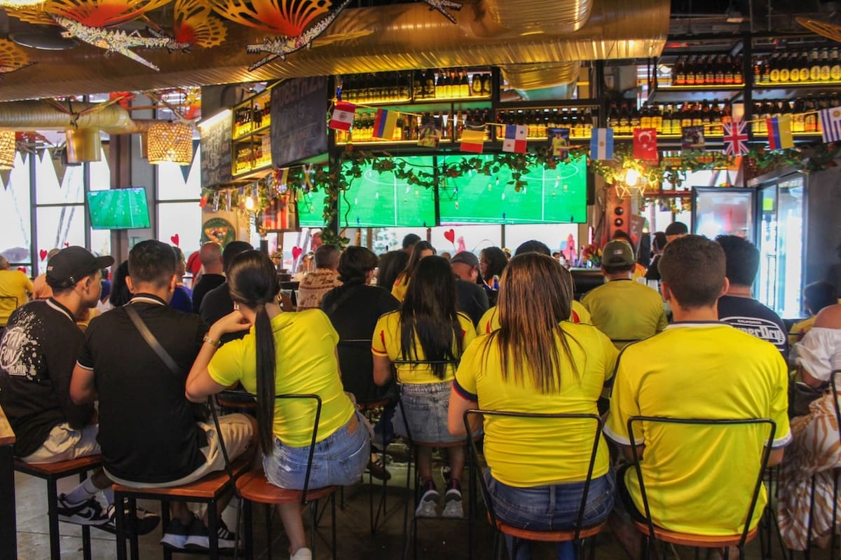 En estaderos y centros comerciales también los hinchas pueden ver los partidos de Selección Colombia.//Cortesía.