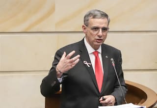 Salen seis integrantes del equipo legislativo de MinHacienda tras polémica por el presupuesto