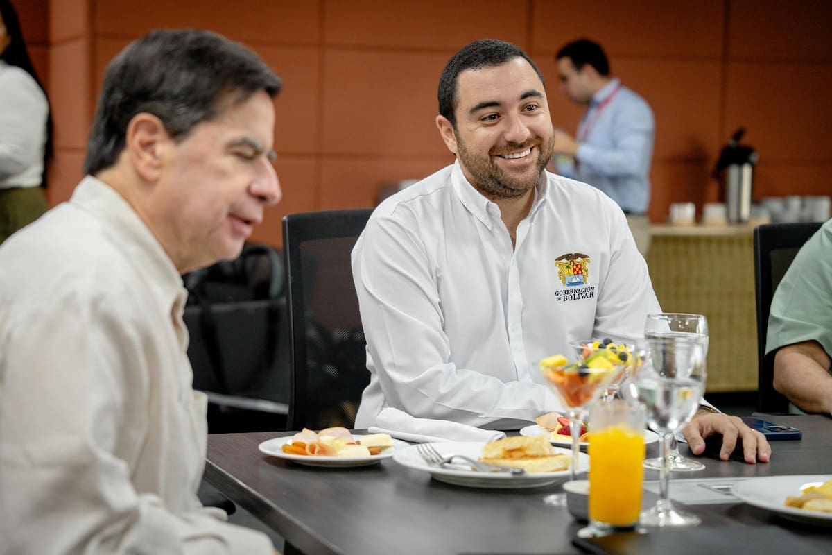 Encuentro entre el Ministro del Interior, Juan Fernando Cristo y el Gobernador de Bolívar, Yamil Arana consolidando estrategias de seguridad para el departamento de Bolívar.