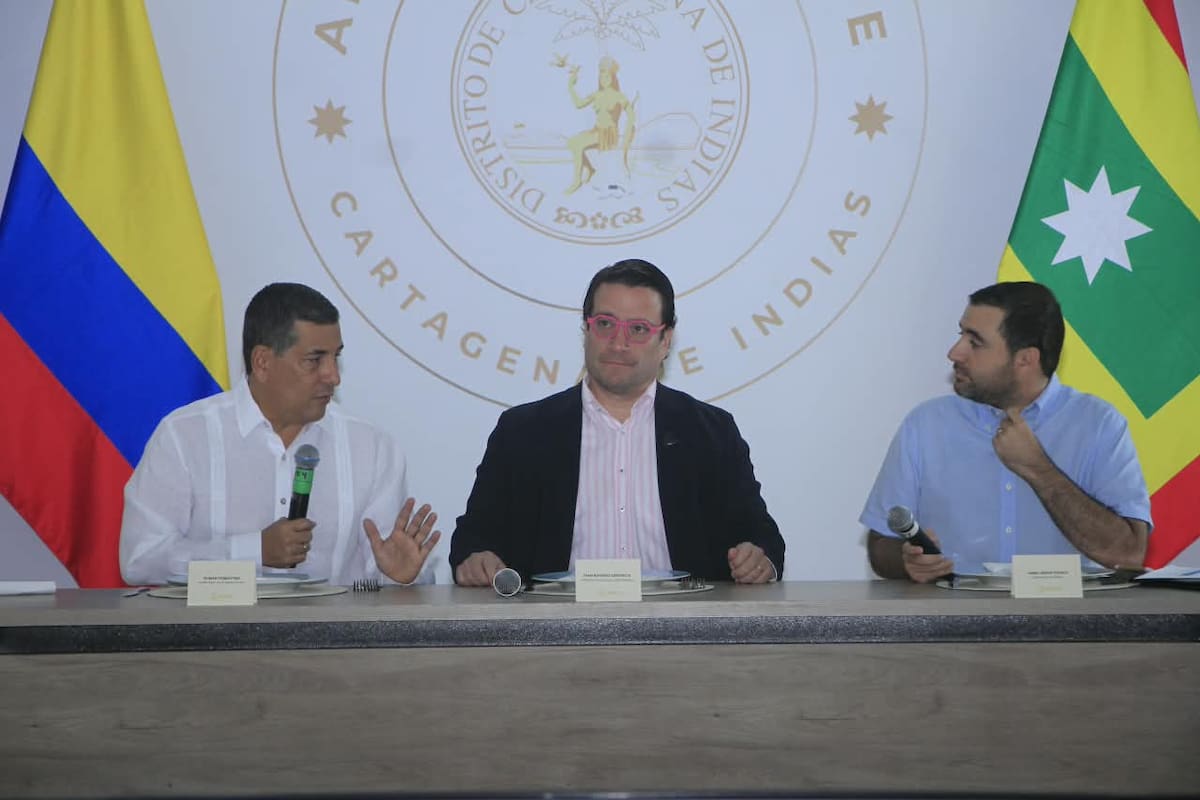 Encuentro entre el ministro Iván Cancino, el alcalde de Cartagena Dumek Turbay y el gobernador de Bolívar, Yamil Arana. // Foto: Julio Castaño - El Universal