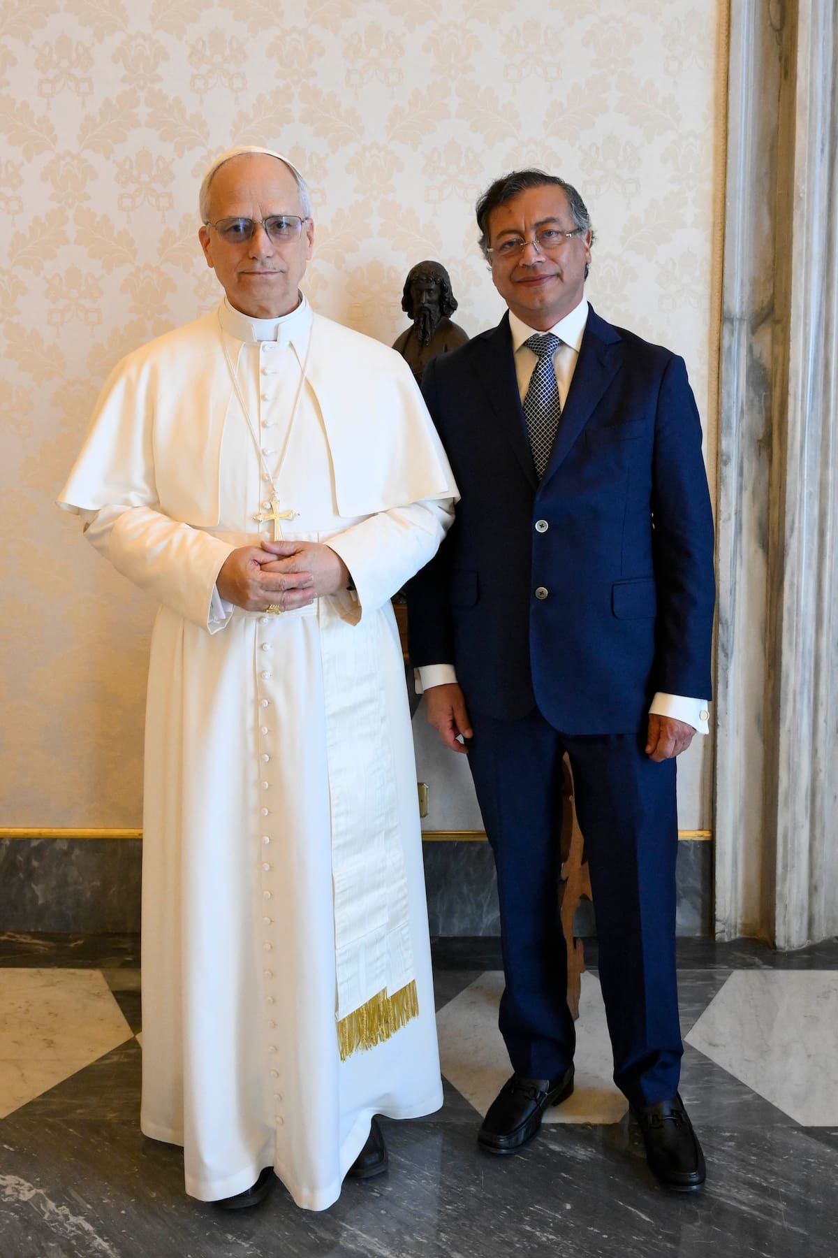 El papa León XIV durante su encuentro con el presidente de Colombia, Gustavo Petro. // Foto: EFE