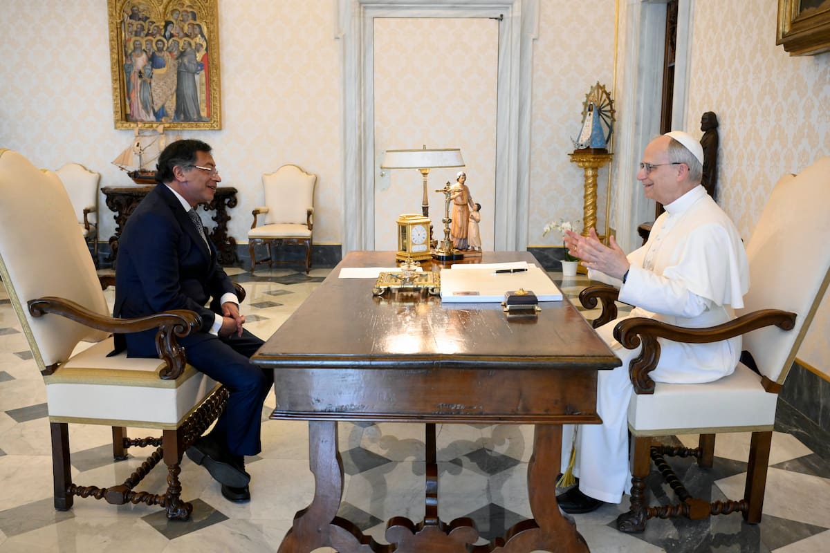 El papa León XIV durante su encuentro con el presidente de Colombia, Gustavo Petro. // Foto: EFE