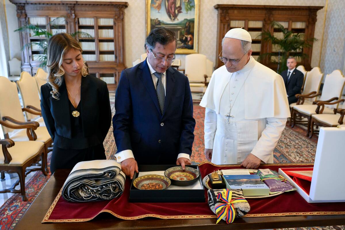El papa León XIV durante su encuentro con el presidente de Colombia, Gustavo Petro. // Foto: EFE