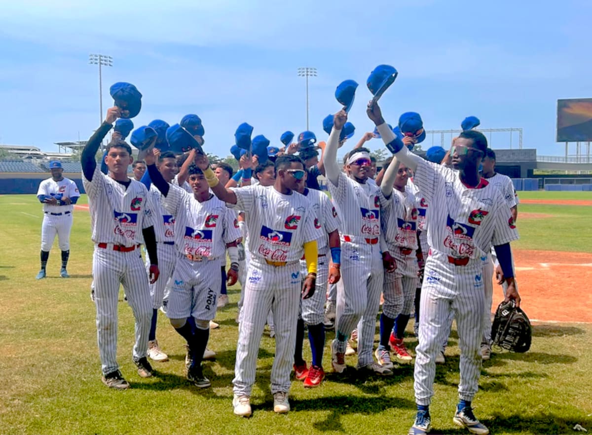 Camada de peloteros de la cantera de Caimanes de Barranquilla que jugaron la Serie de las Futuras Generaciones enfrentando a la Selección Colombia de Béisbol que va a los Juegos Centroamericanos y del Caribe 2026.//Cortesía Caimanes de Barranquilla.