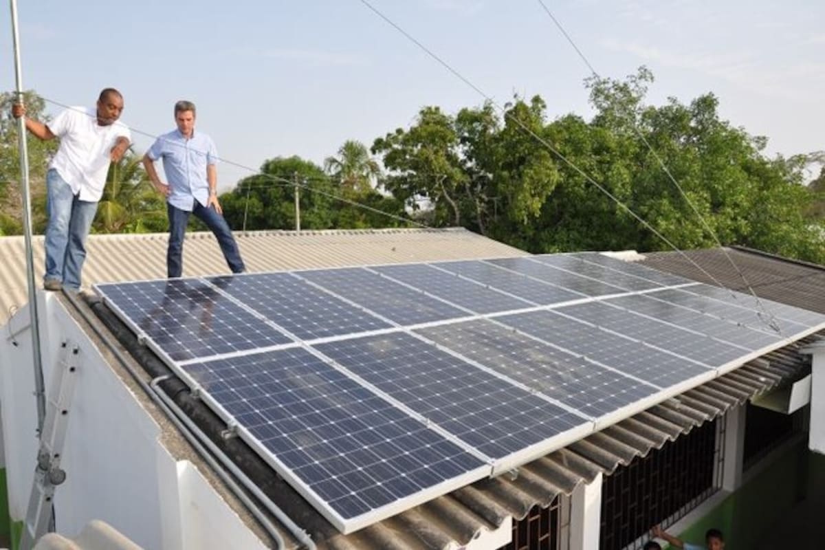 Gobierno cierra subasta de energías limpias con 995 megavatios de energía solar