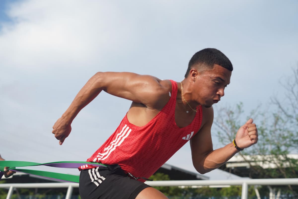 Enoc Marún, atleta del registro del Atlántico que estará por Colombia en el Mundial de Relevos que disputará en Gaborone, capital de Botsuana, África// Cortesía Indeportes Atlántico.