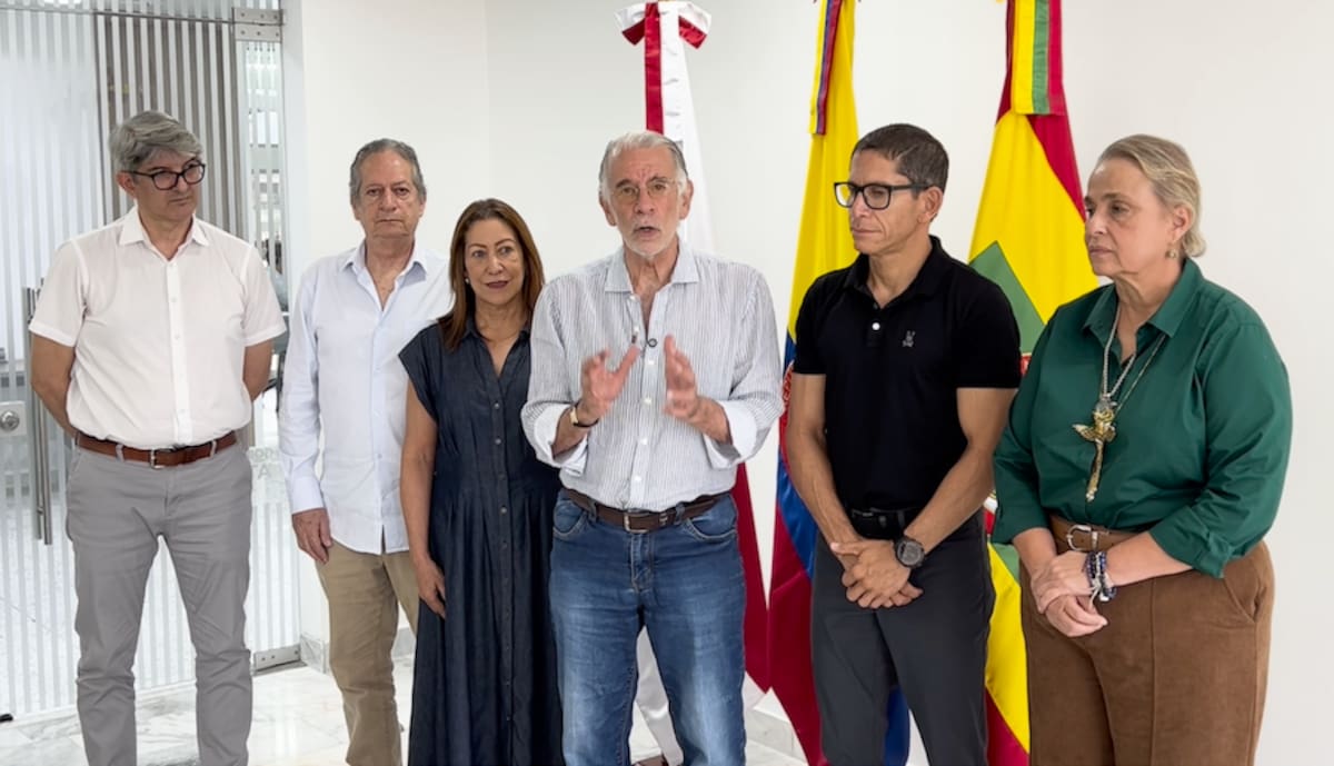 Representantes del proyecto aeronáutico HeliBaQ se reunieron con el gobernador Eduardo Verano y algunos miembros de su gabinete en la Gobernación del Atlántico.//Cortesía Gobernación del Atlántico.