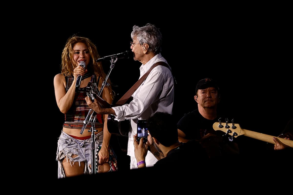 Shakira junto al brasileño Caetano Veloso. //Foto: EFE.
