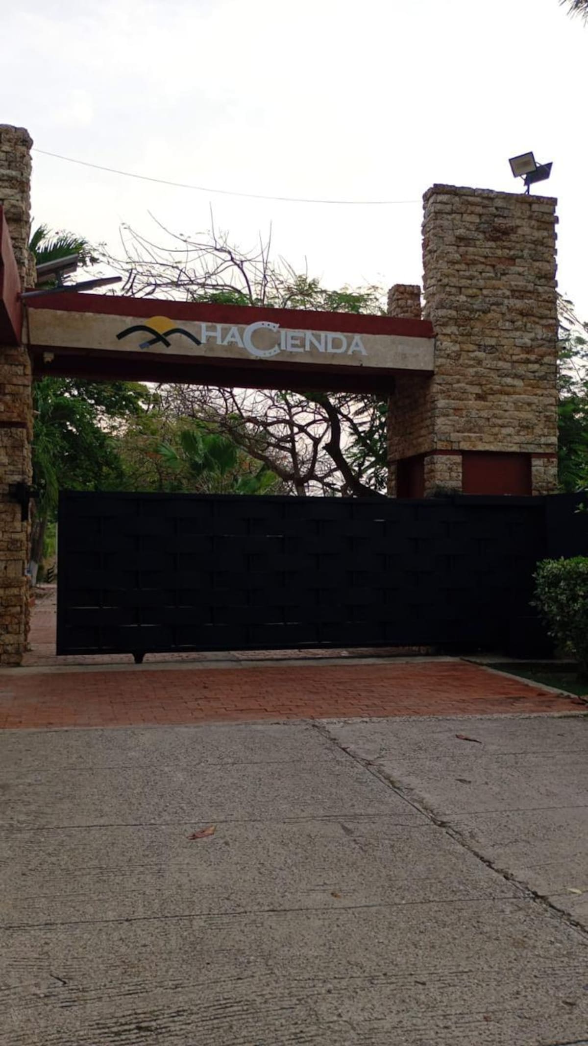 Entrada a Hacienda Condominio, conjunto residencial ubicado en la vía Turbaco –Arjona. // Foto: cortesía