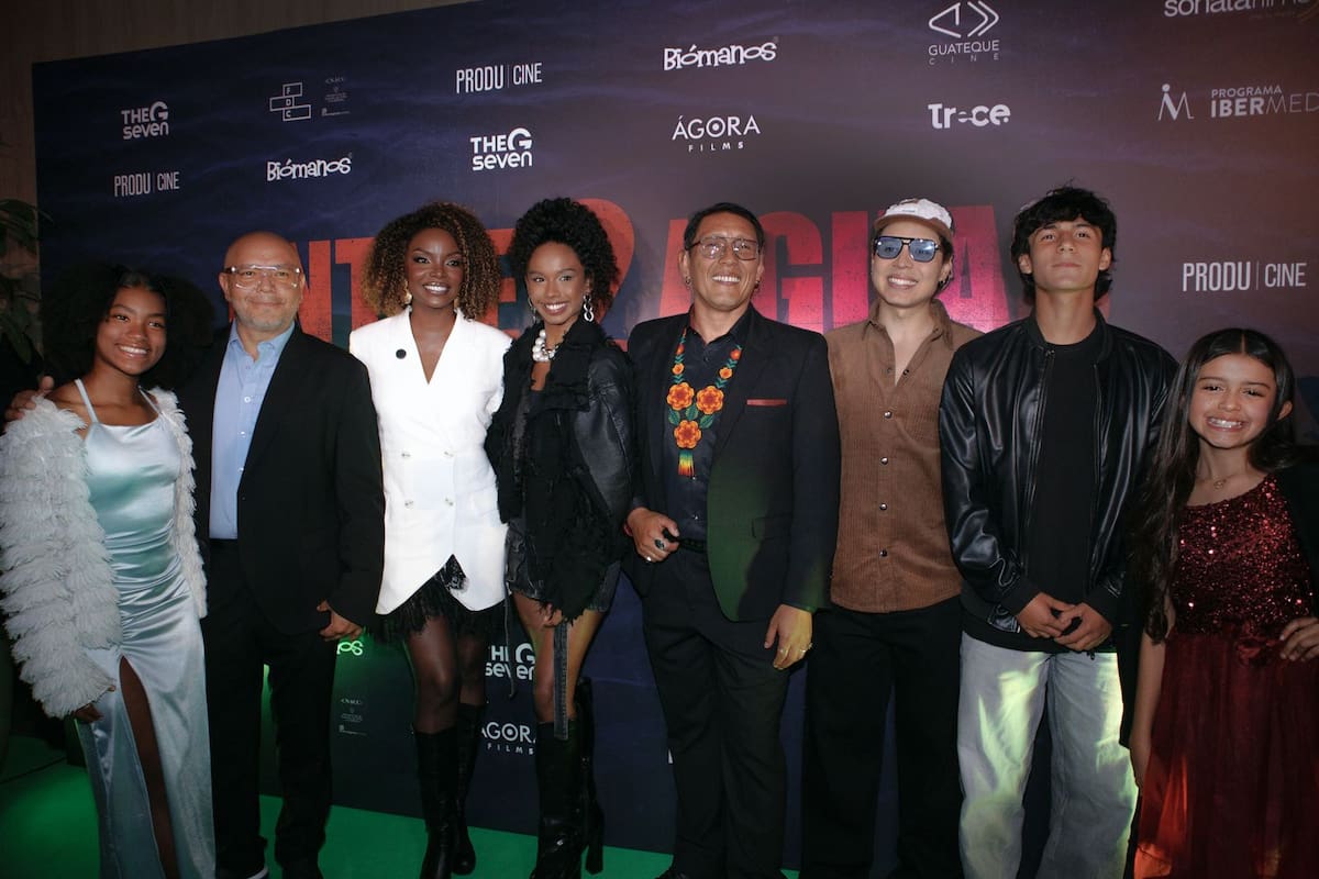 Elenco de ‘Entre 2 aguas’. //Foto: @sebgarmen