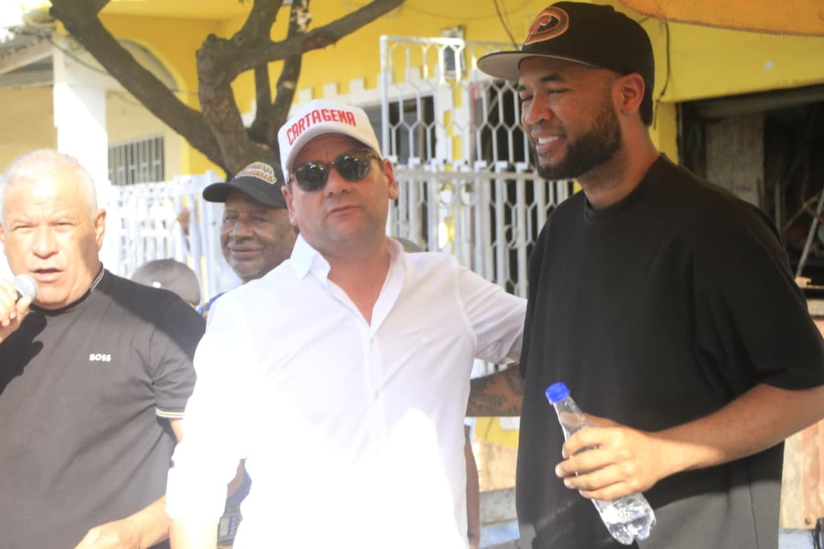 Entre aplausos y alivio, DJ Dever ya está en Cartagena. // Oscar Díaz - El Universal