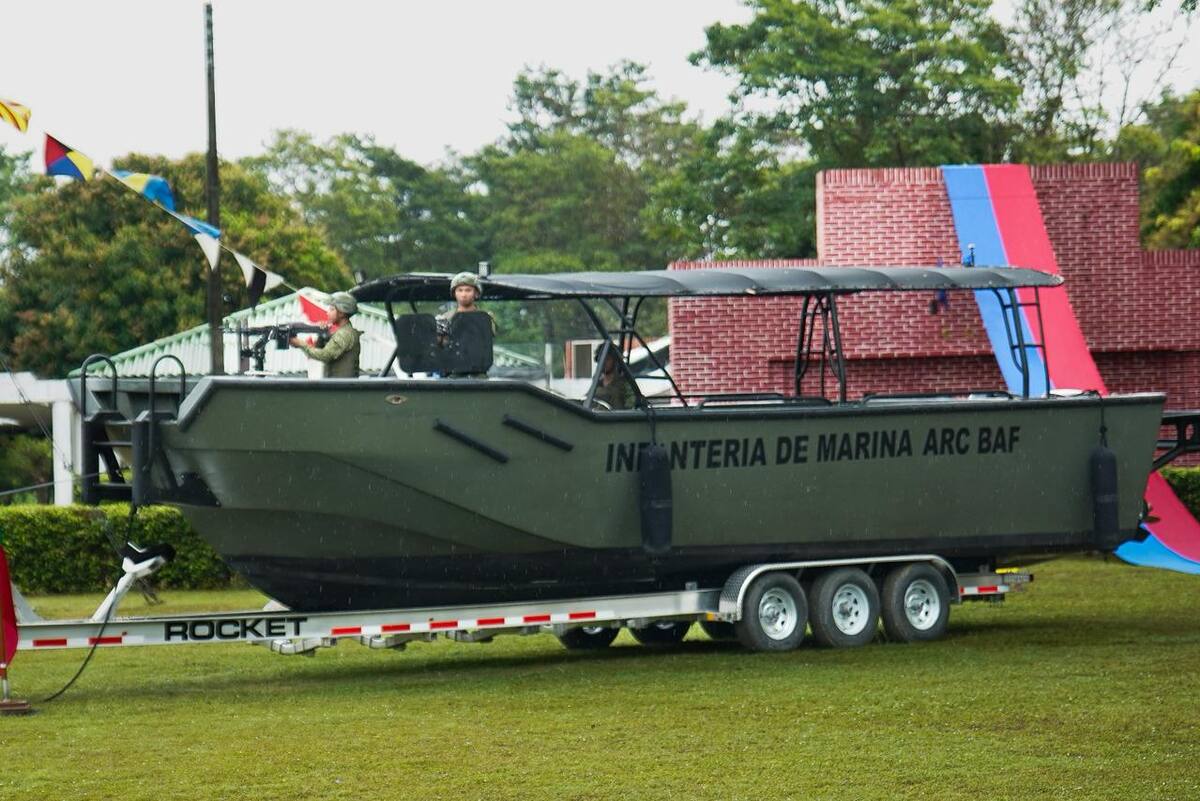 La Gobernación de Bolívar realizó la entrega de dos (02) botes de apoyo fluvial tipo Predador a la Brigada de Infantería de Marina No . 1. // Foto: cortesía - Gobernación de Bolívar