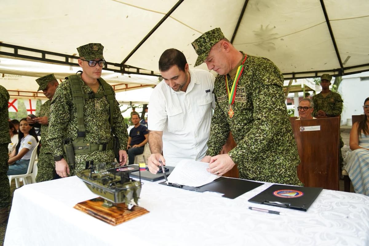 La ceremonia se llevó a cabo en el Batallón Fluvial de Infantería de Marina No. 17, en Magangué. // Foto: cortesía - Gobernación de Bolívar