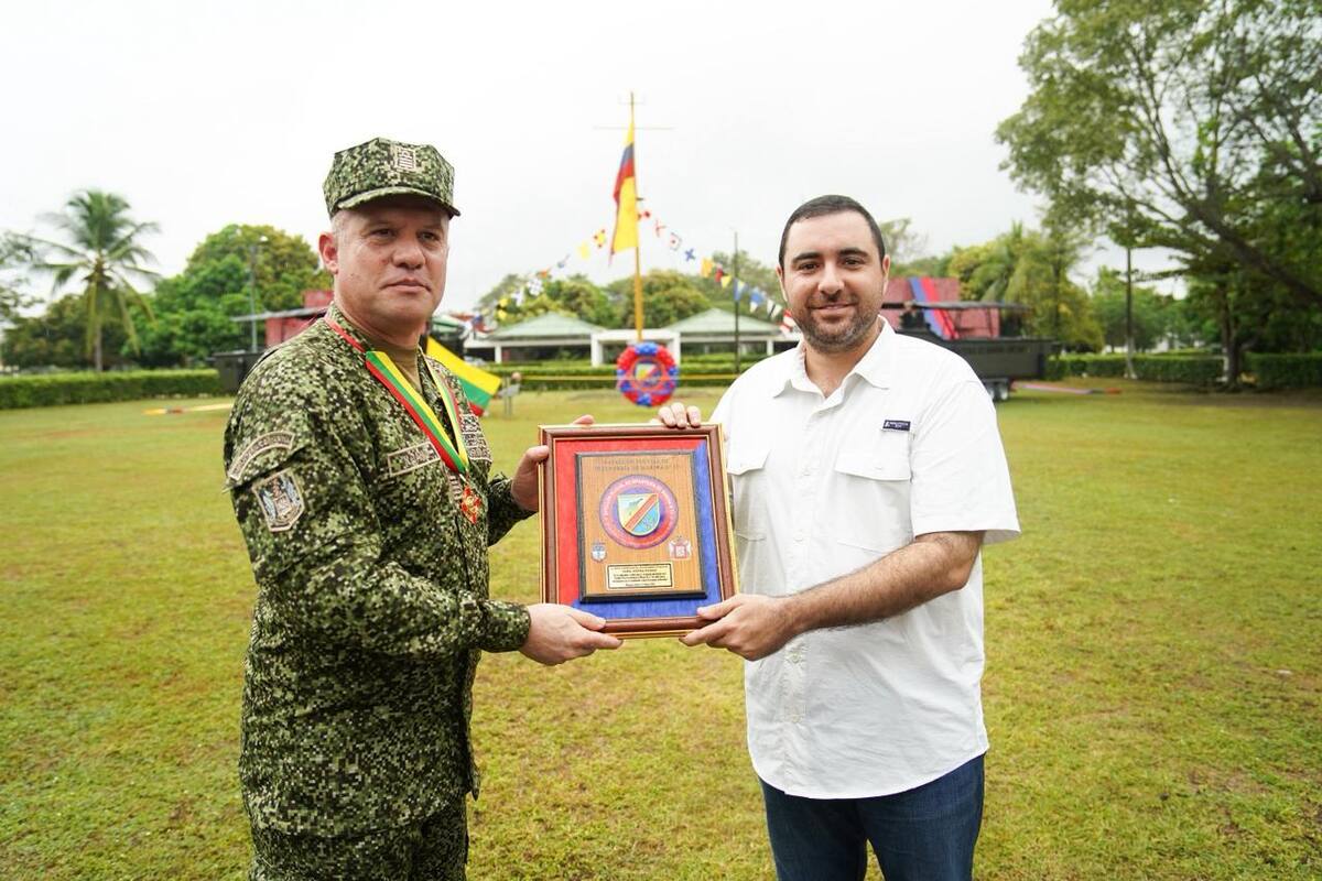 Yamil Arana entrega botes para vigilancia en ríos Magdalena, Cauca y San Jorge