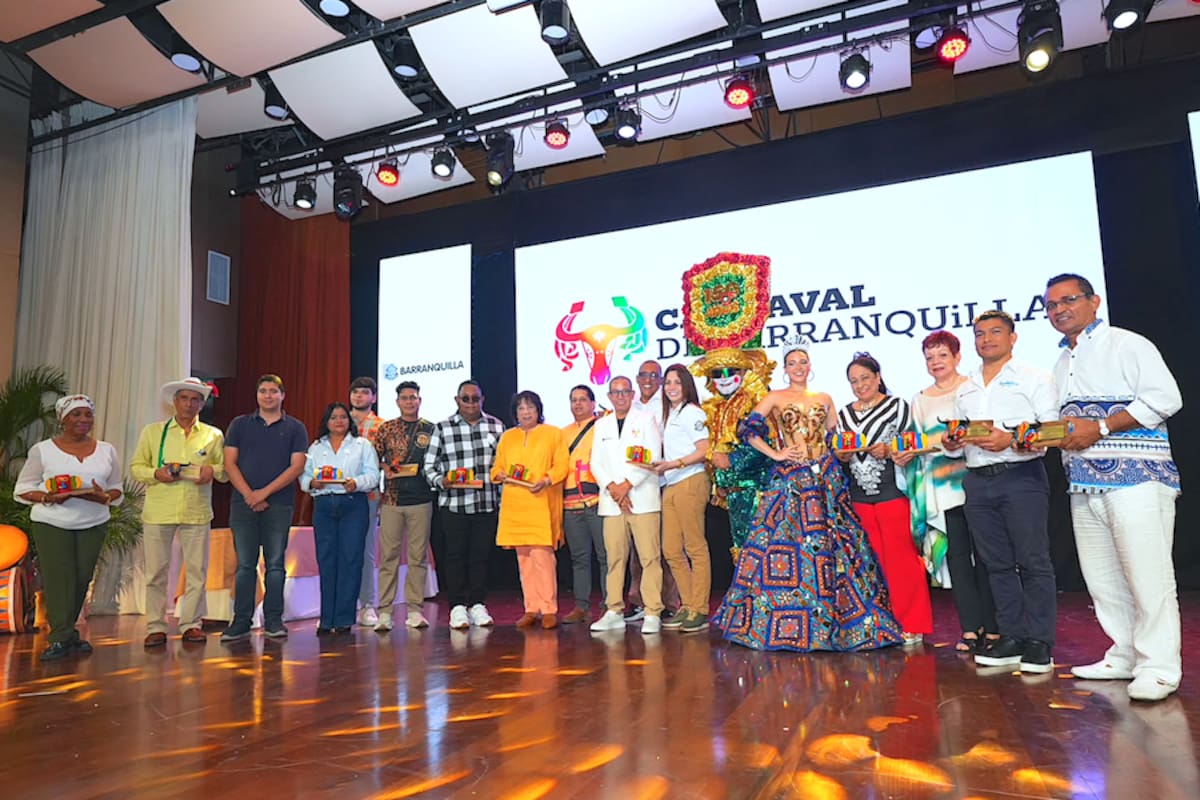 Grupos folclóricos, disfraces y expresiones tradicionales recibieron Congos de Oro